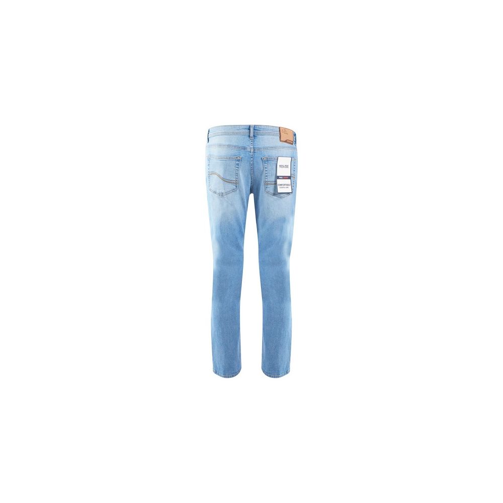 Sleek Comfort Denim Five-Pocket Light Wash Jeans