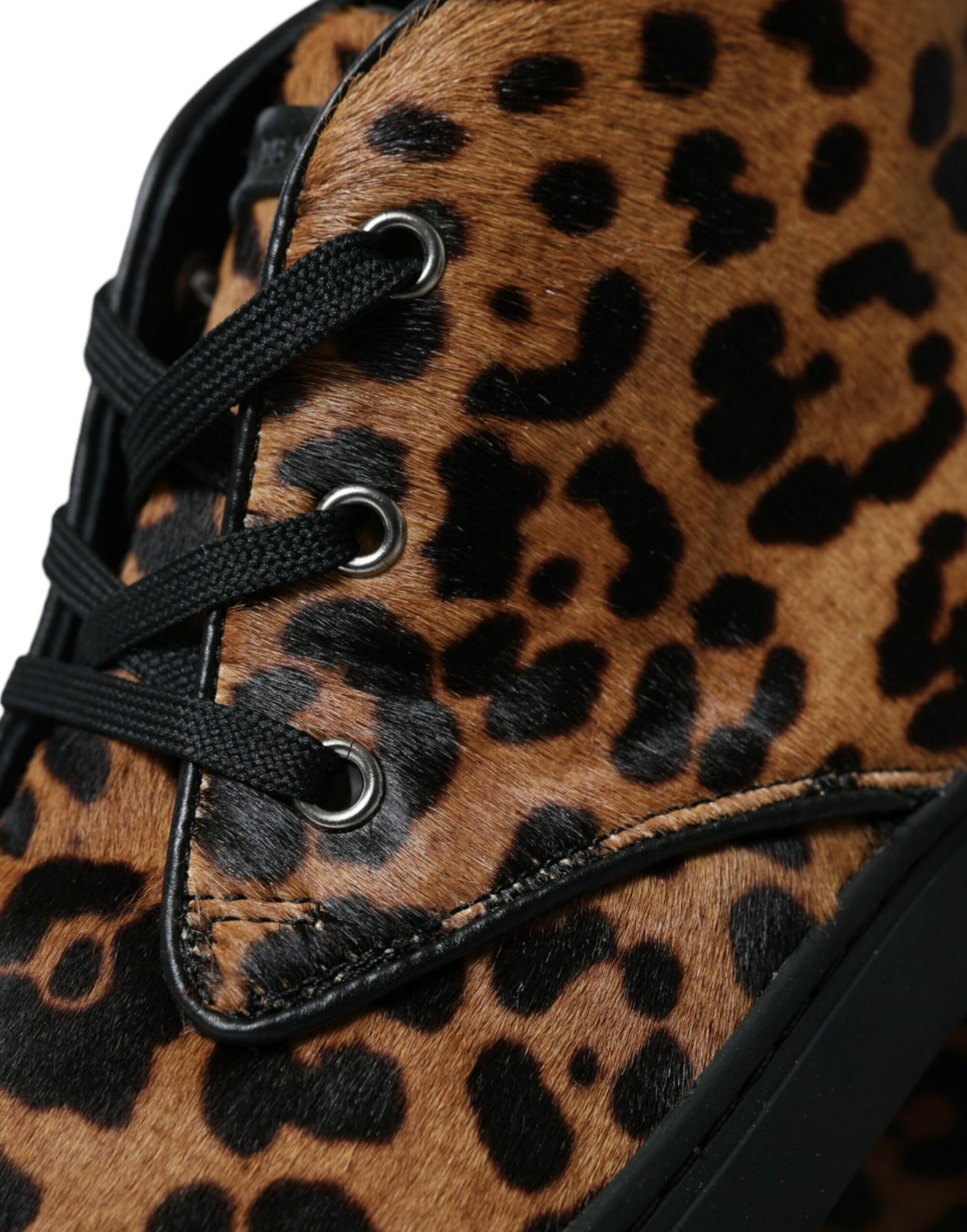 Zapatillas de deporte de media caña con estampado de leopardo elegantes