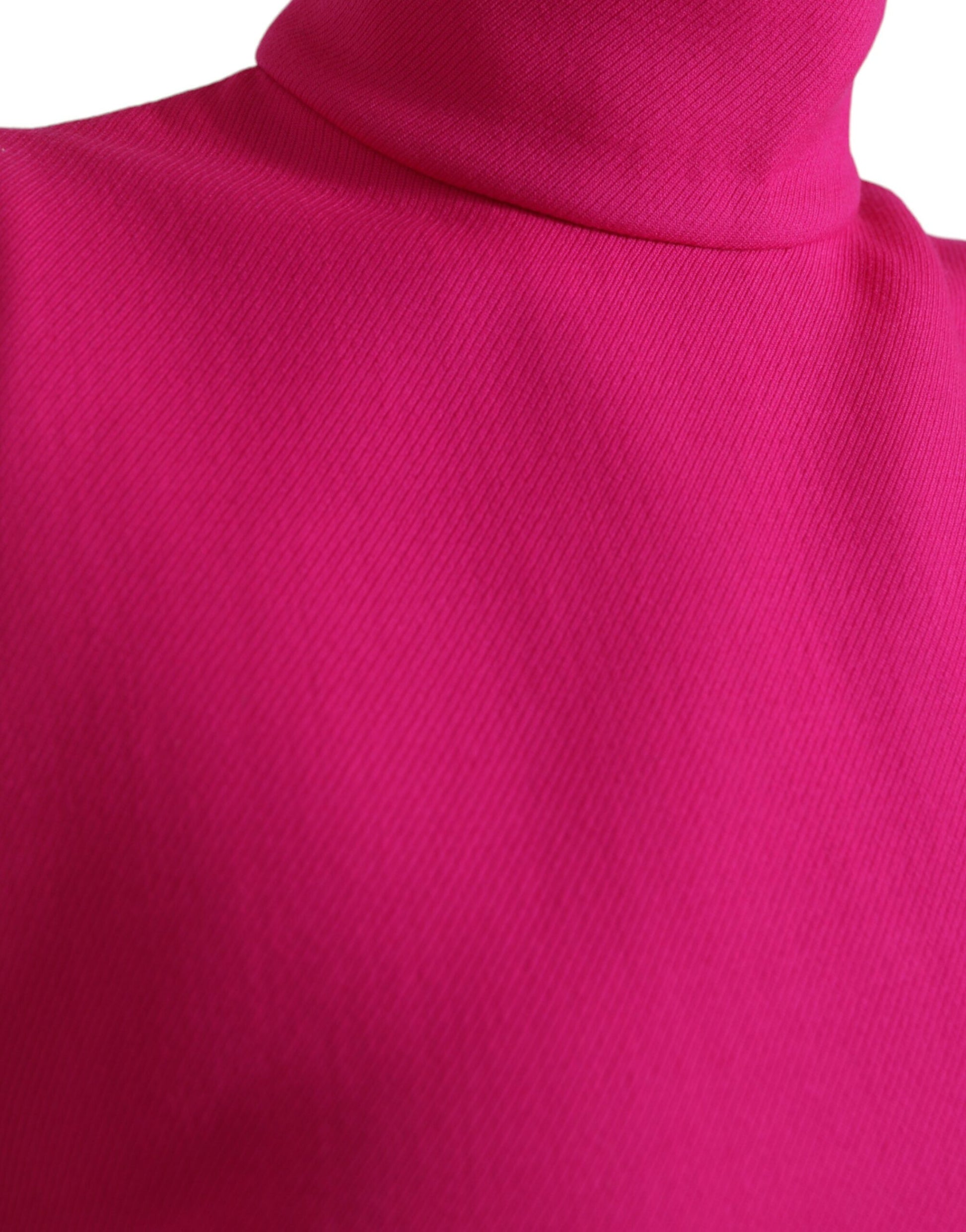 Elegante blusa de lana sin mangas con cuello alto en color rosa