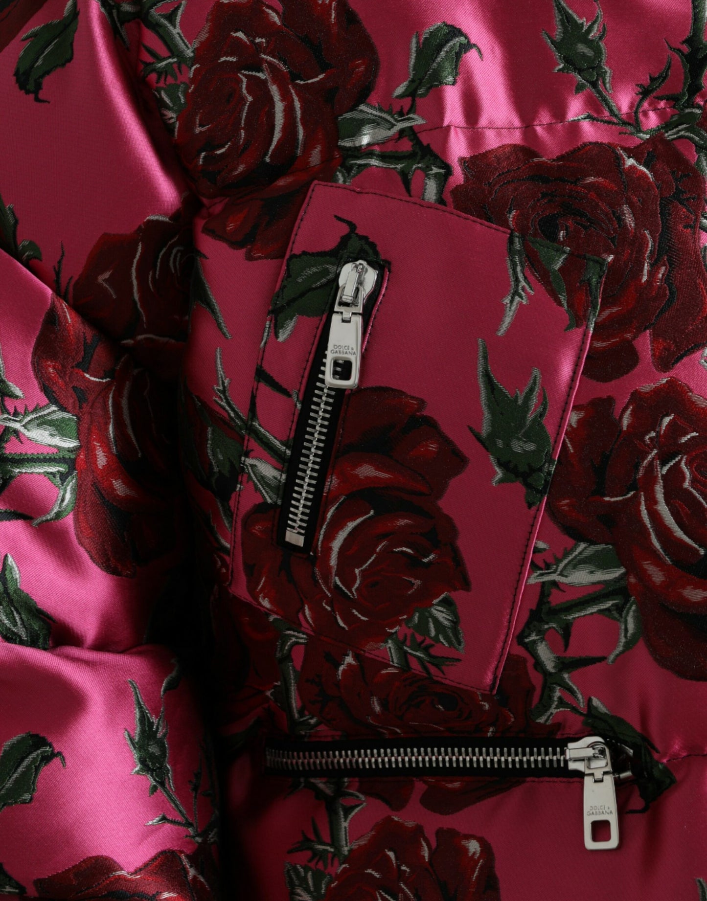 Elegante Steppjacke mit Rosen-Print