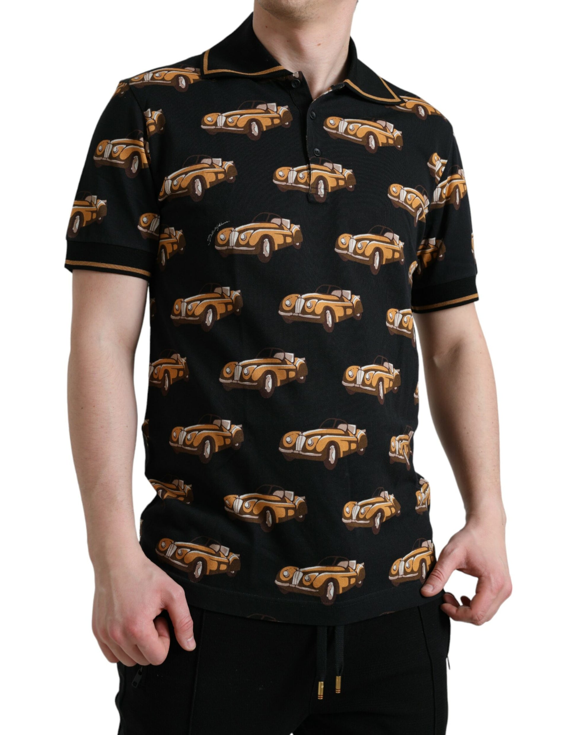 Camiseta polo de manga corta con estampado de coches negros