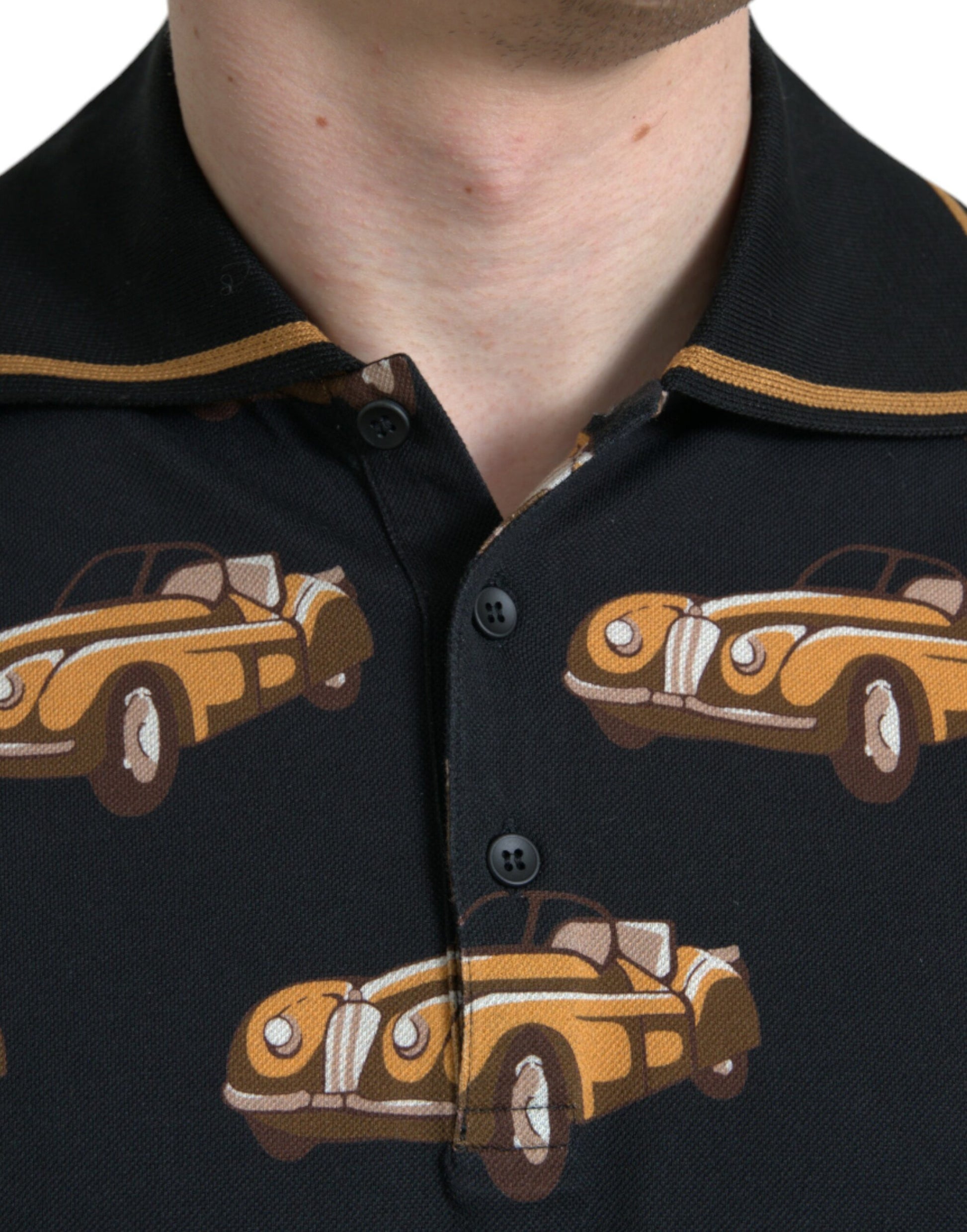 Camiseta polo de manga corta con estampado de coches negros