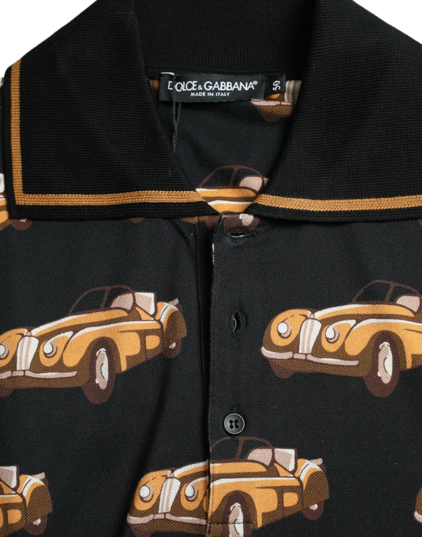 Camiseta polo de manga corta con estampado de coches negros