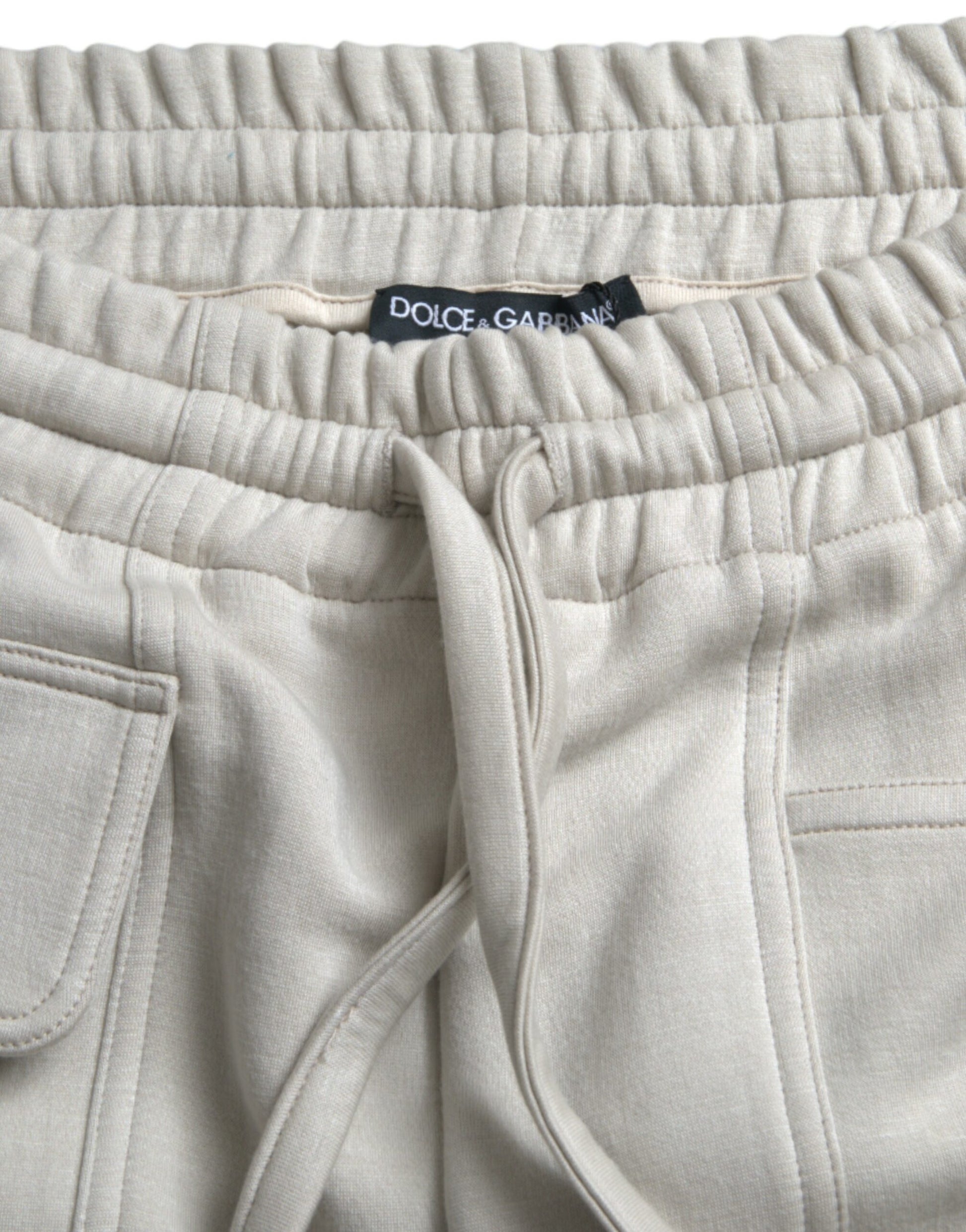 Pantalones deportivos tipo jogger cargo de viscosa en color blanco roto