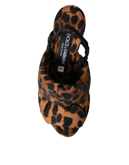 Sandalias de tacón con tiras cruzadas y estampado de leopardo marrón