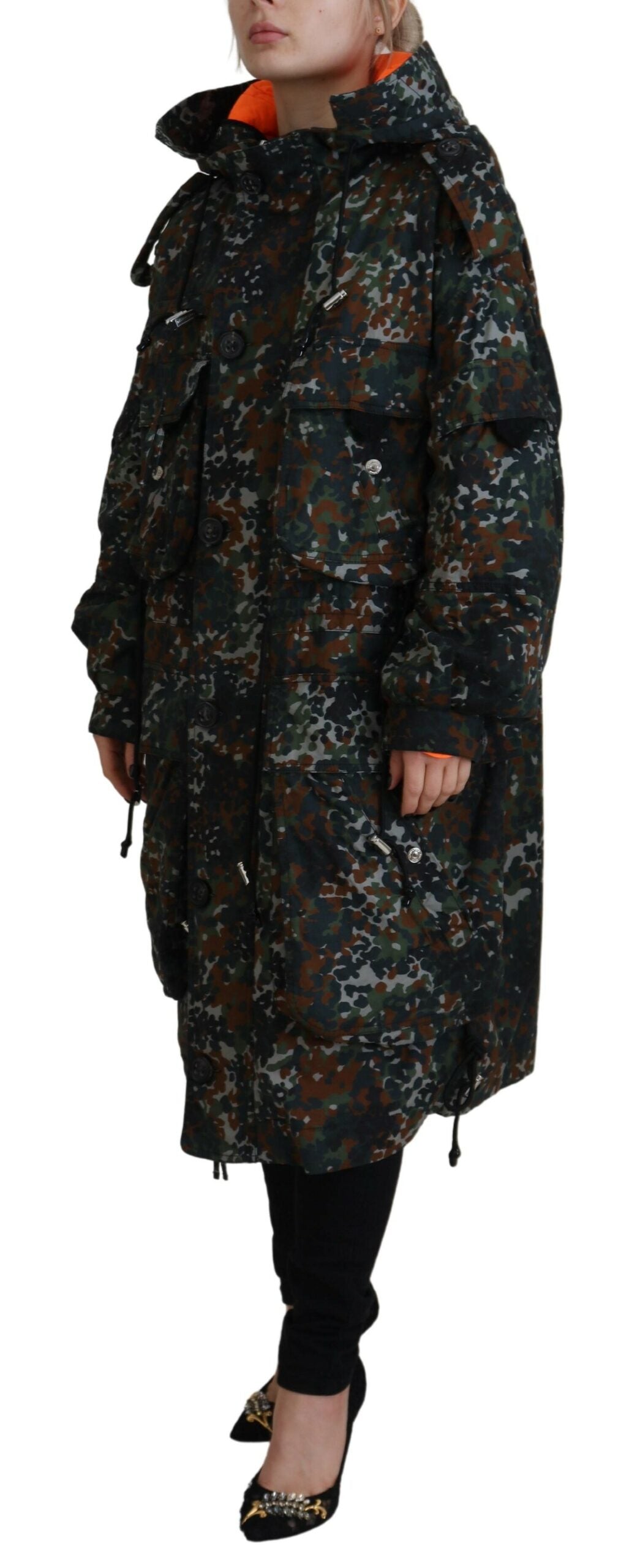 Chaqueta tipo parka con capucha y estampado de camuflaje gótico verde