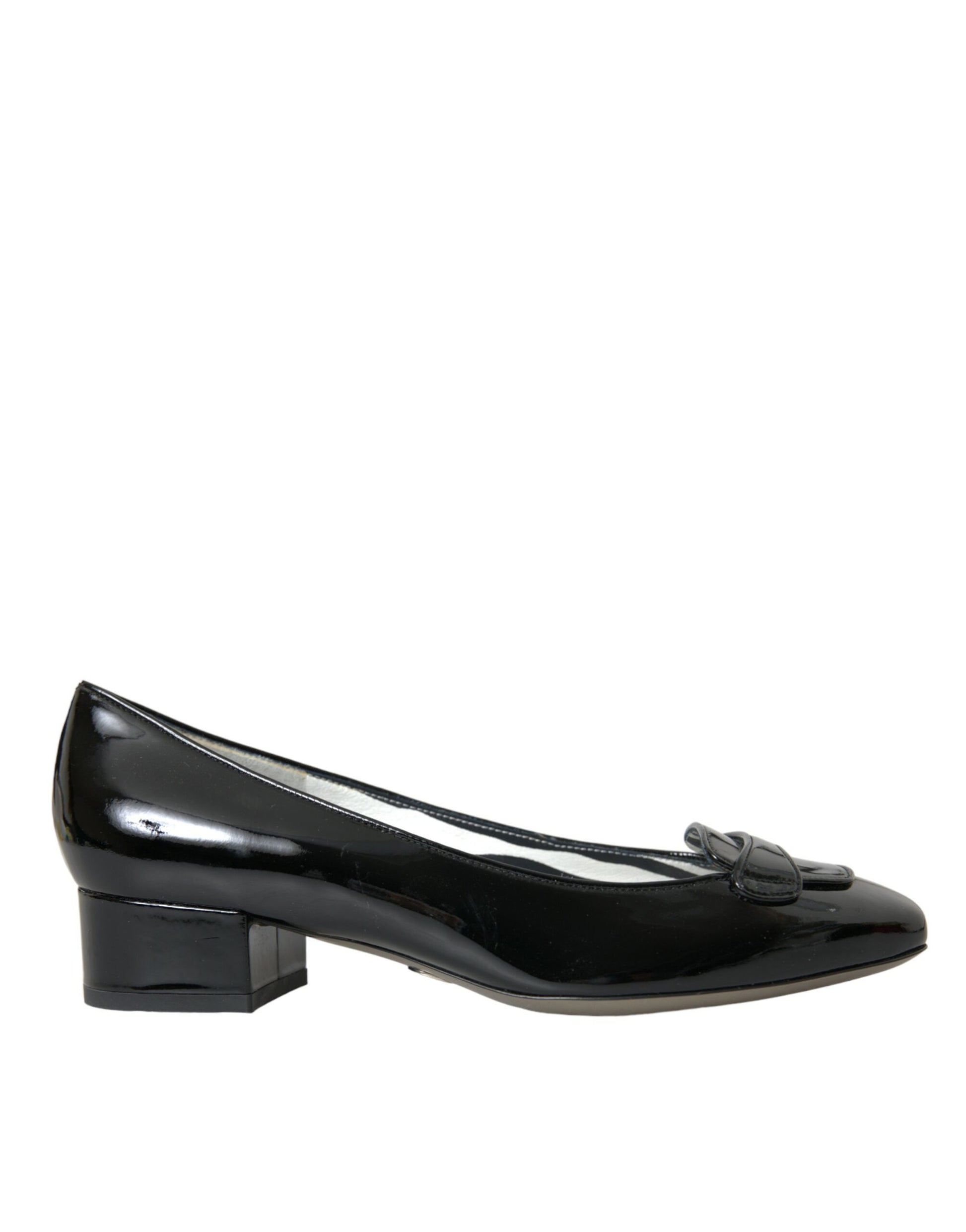 Schwarze Pumps aus Lackleder mit Blockabsatz