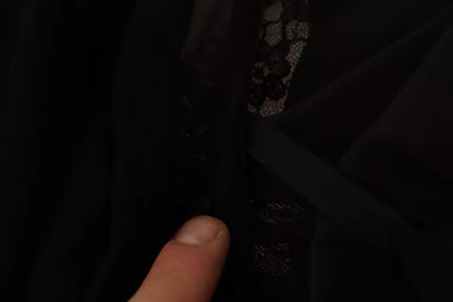 Schwarzes Mini-A-Linien-Kleid mit V-Ausschnitt und langen Ärmeln