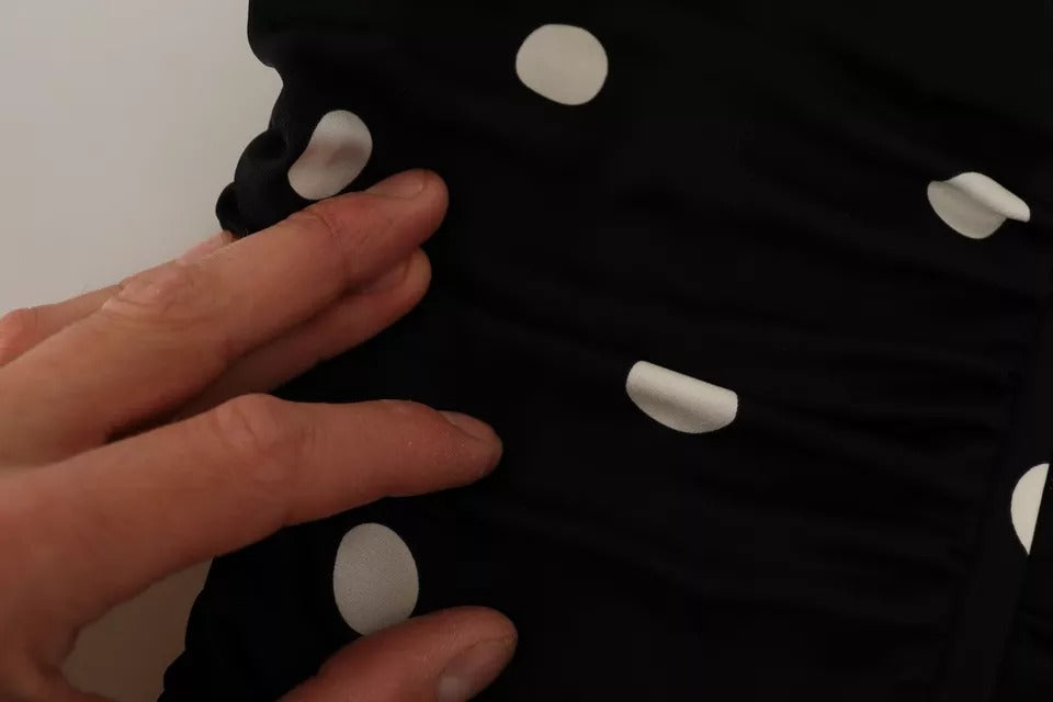 Schwarzes Midi-Etuikleid aus Seide mit V-Ausschnitt und Tupfen