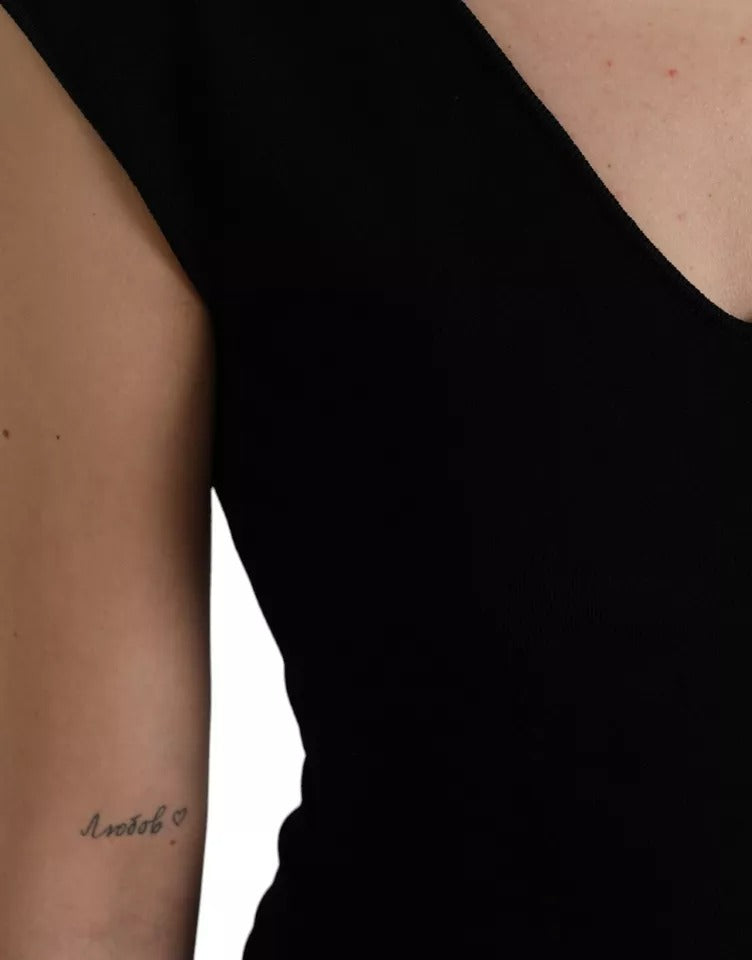 Schwarzes, ärmelloses, figurbetontes Midikleid aus Viskose