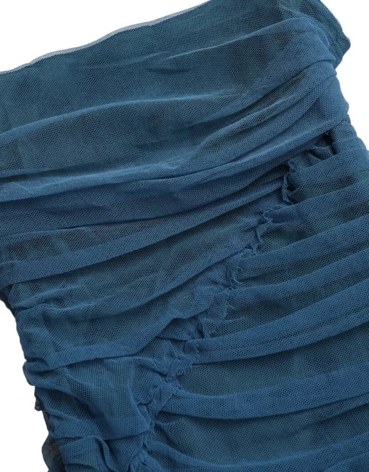 Blaues Etuikleid aus gerüschtem Tüll mit Netzbesatz