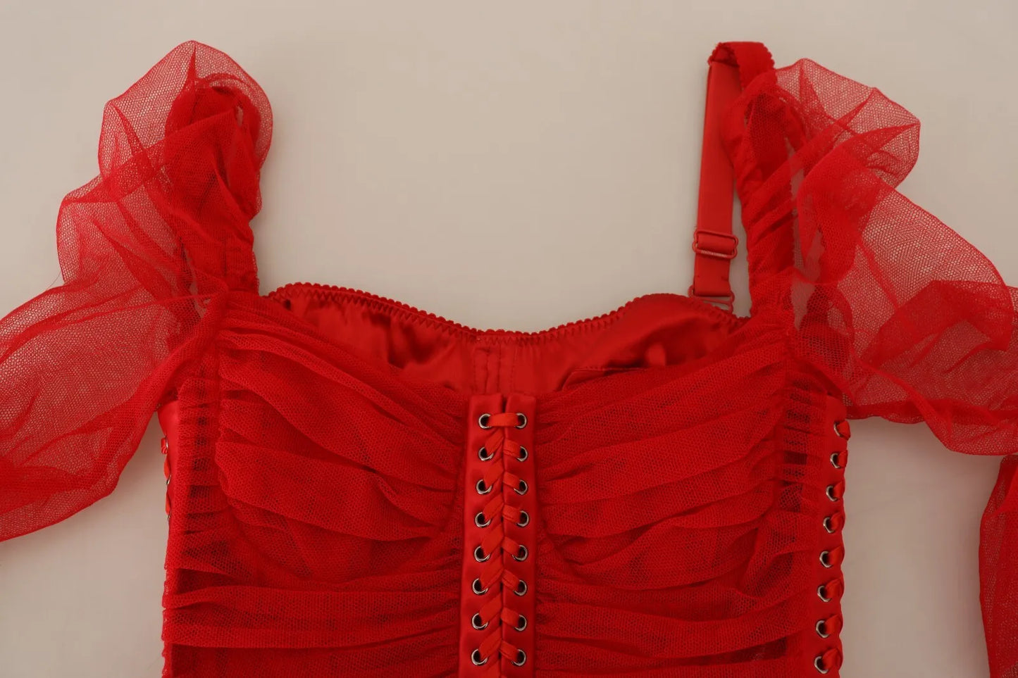 Rotes, figurbetontes Midikleid mit Netzbesatz