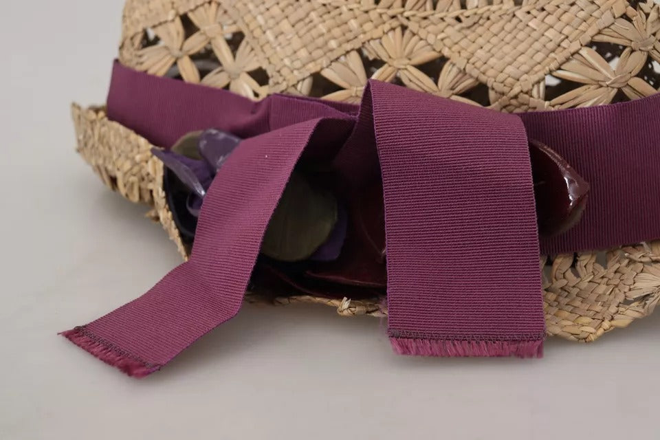 Brauner Strohhut mit Blumenverzierung