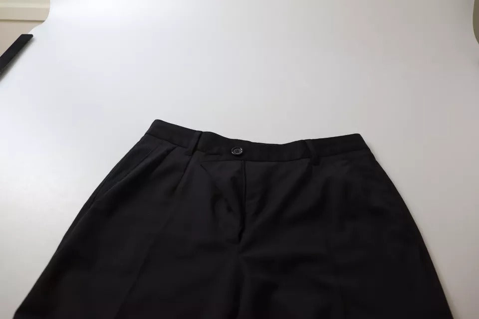 Pantalones negros de talle alto y cónicos