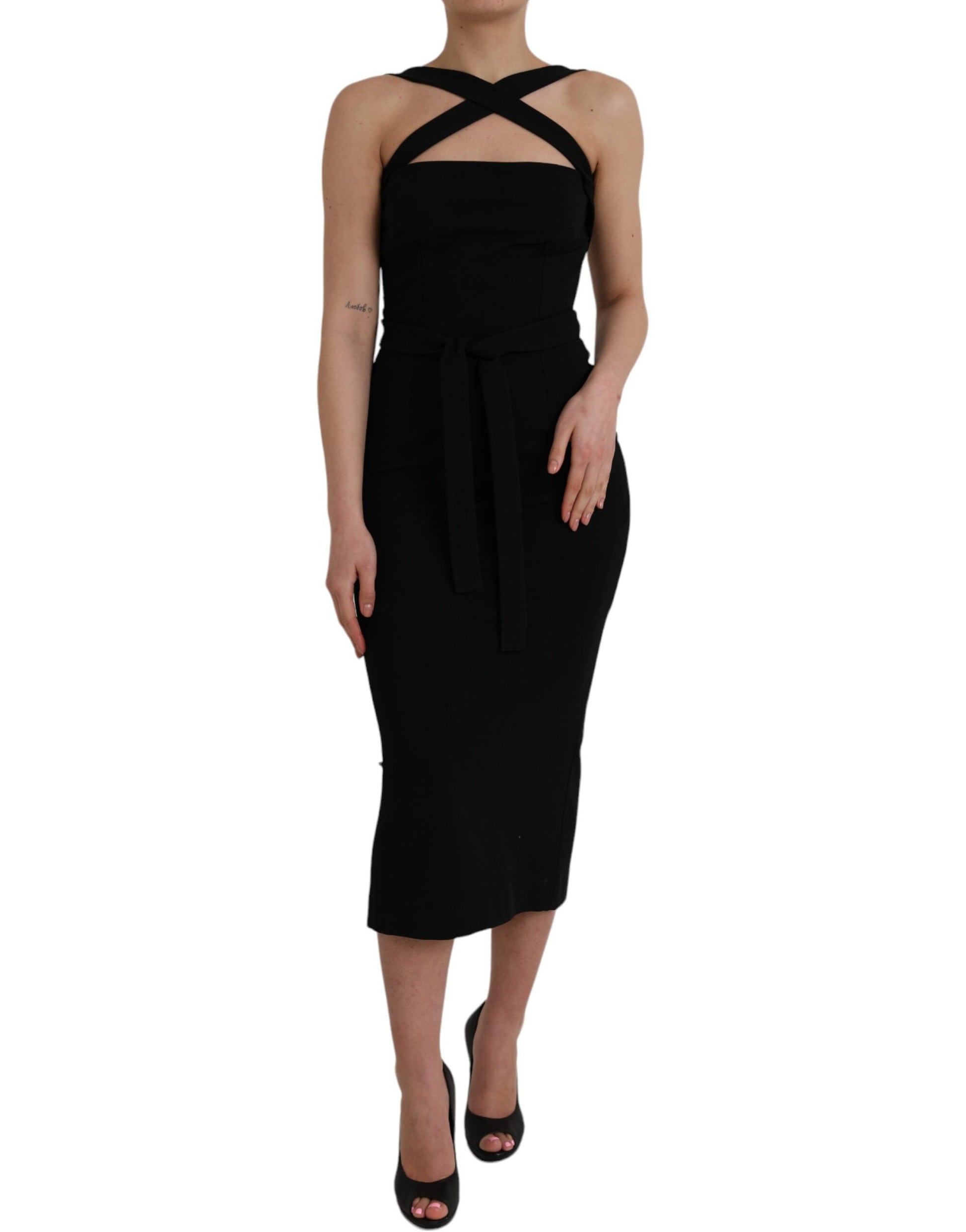 Vestido midi negro sin mangas con escote halter