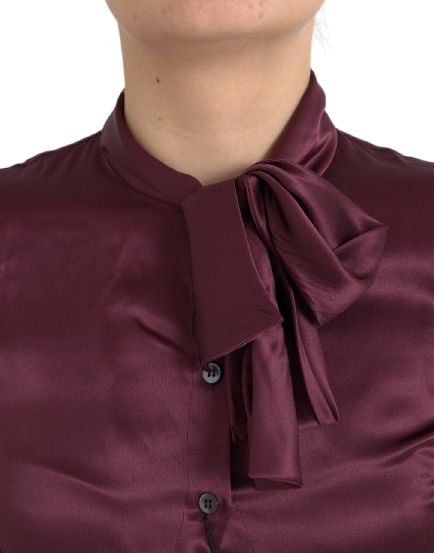 Blusa de manga larga con cuello Ascot en color granate