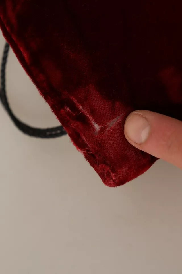 Bolso tipo sobre con placa del logotipo de Red Velvet para mujer