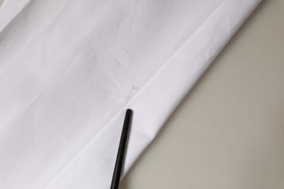 Vaqueros de talle medio de algodón blanco con corte cónico