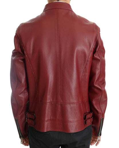 Chaqueta de motociclista de cuero rojo radiante