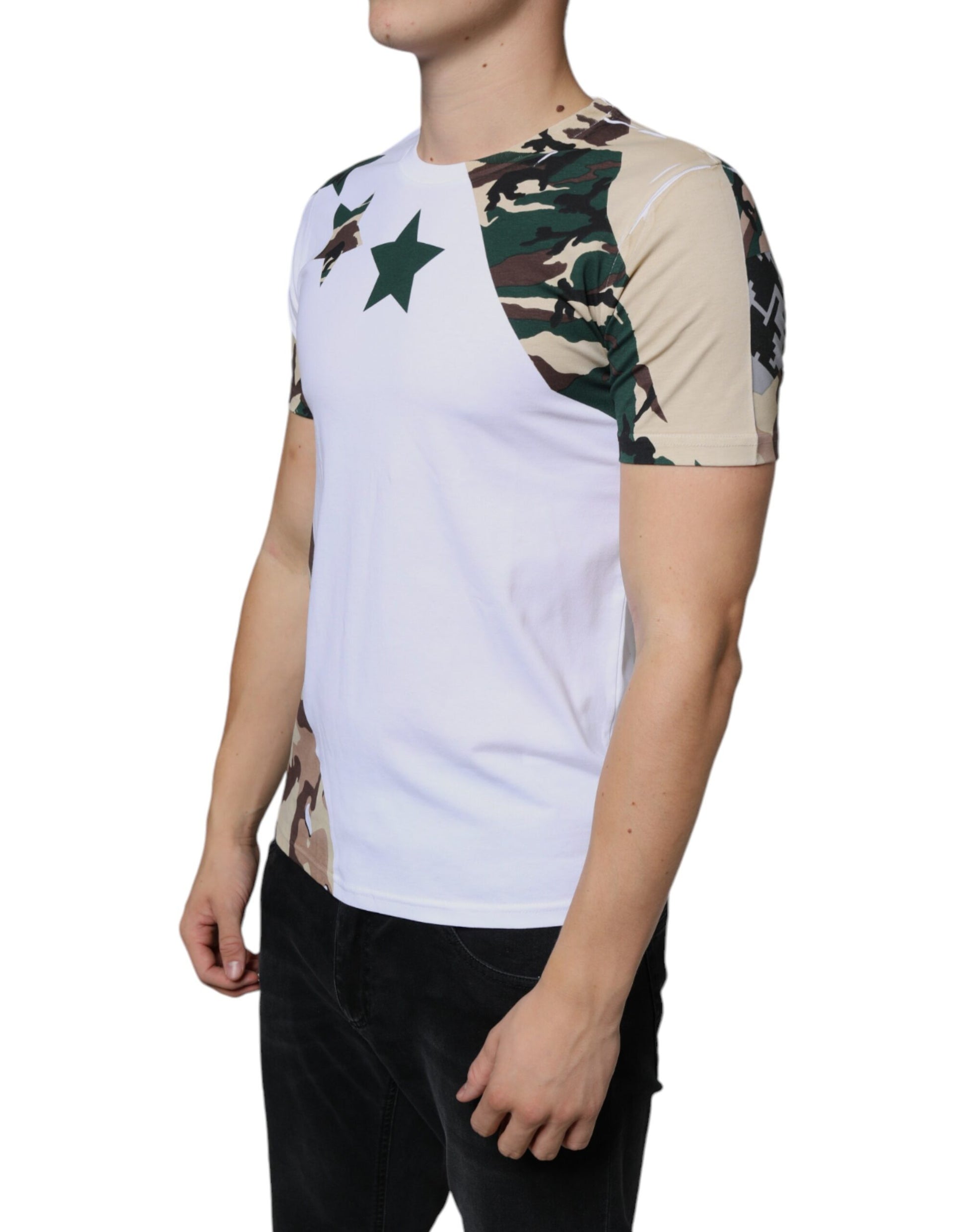 Camiseta de cuello redondo con estrellas y camuflaje blanco