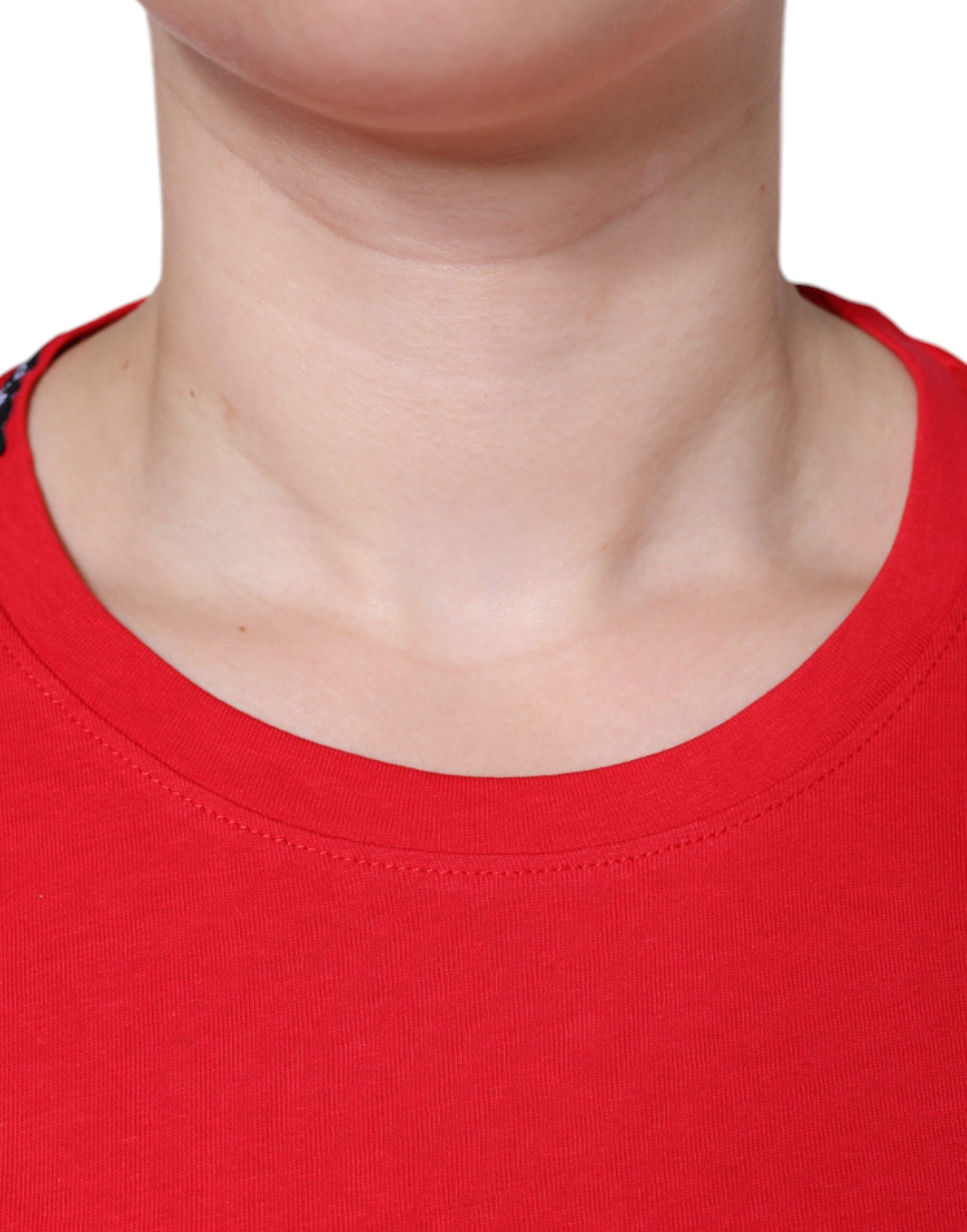 Camiseta de algodón roja de manga corta y cuello redondo