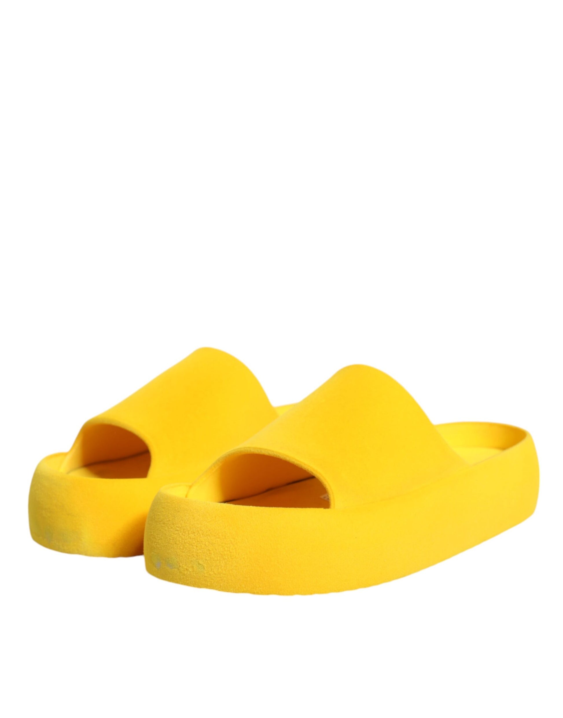 Gelbe Gummi-Sandalen mit Strandschuhen