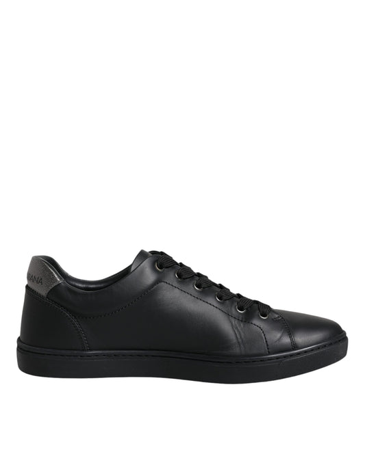 Schwarze Sneakers aus Leder mit Herzverzierung