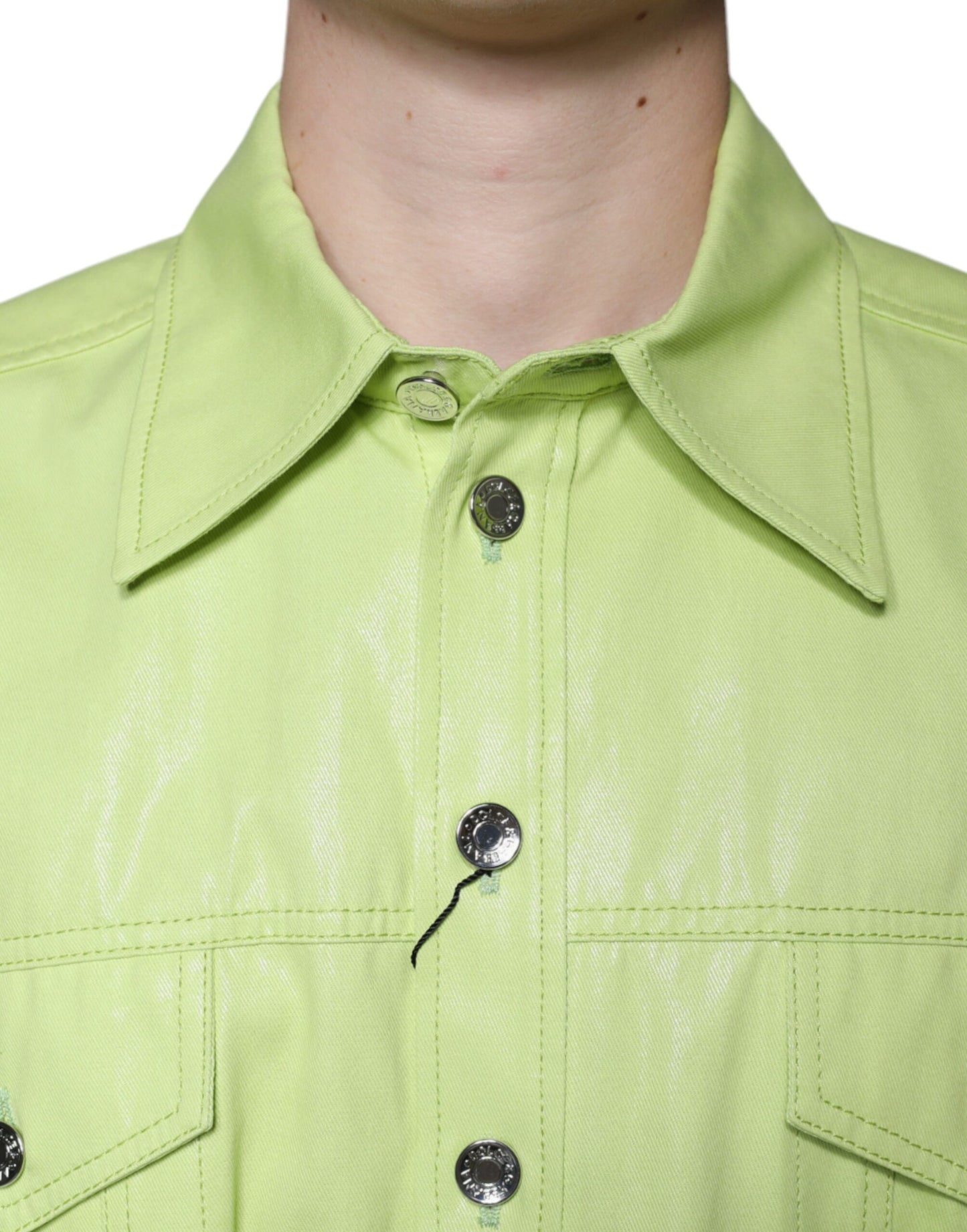 Camisa de algodón verde con cuello y botones para hombre