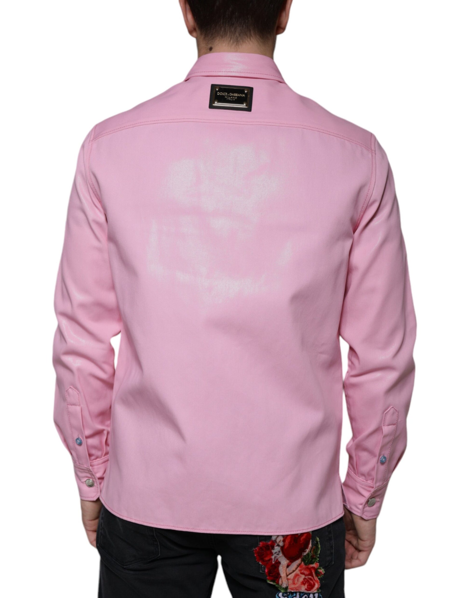 Camisa de algodón con cuello y botones en color rosa