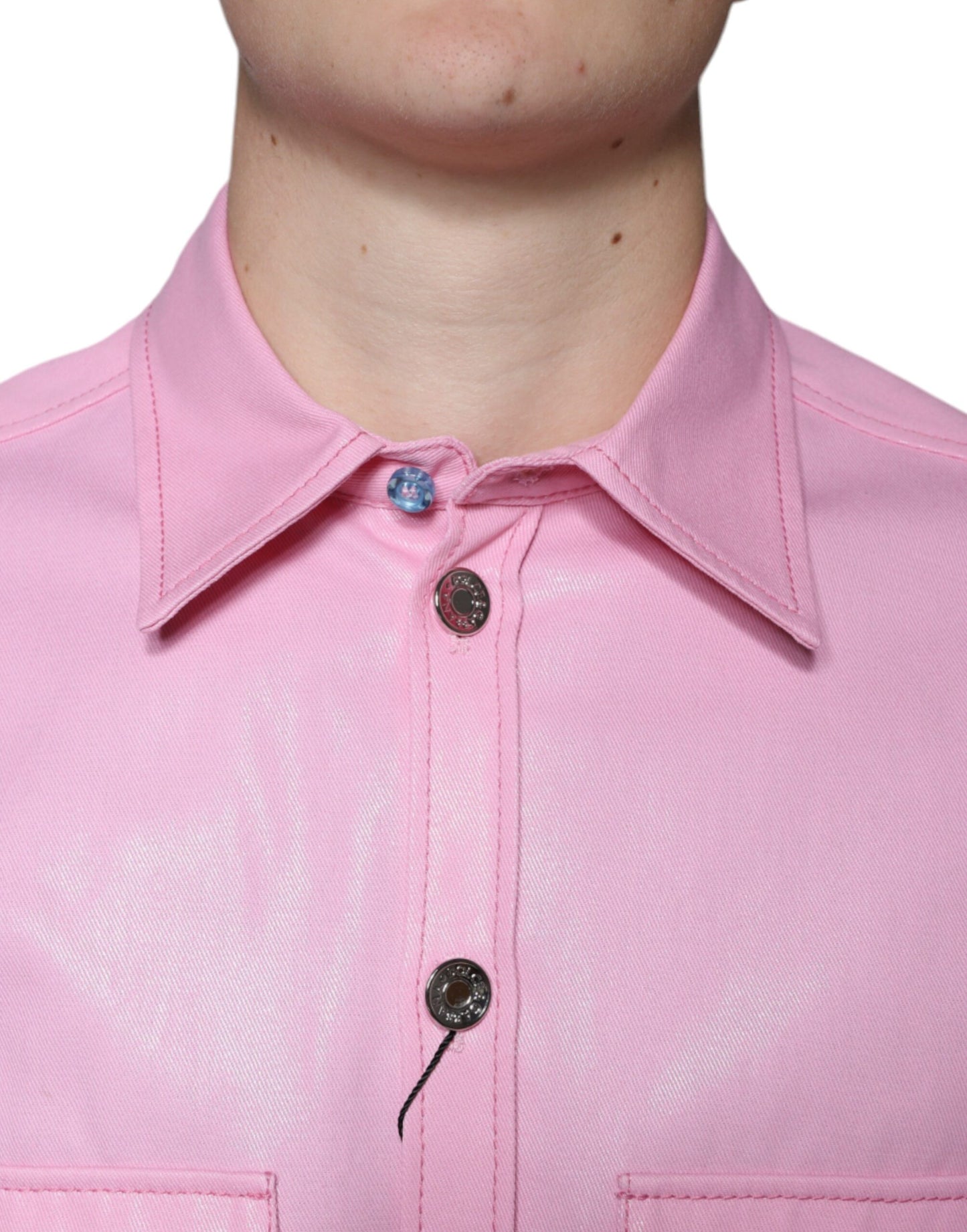 Camisa de algodón con cuello y botones en color rosa