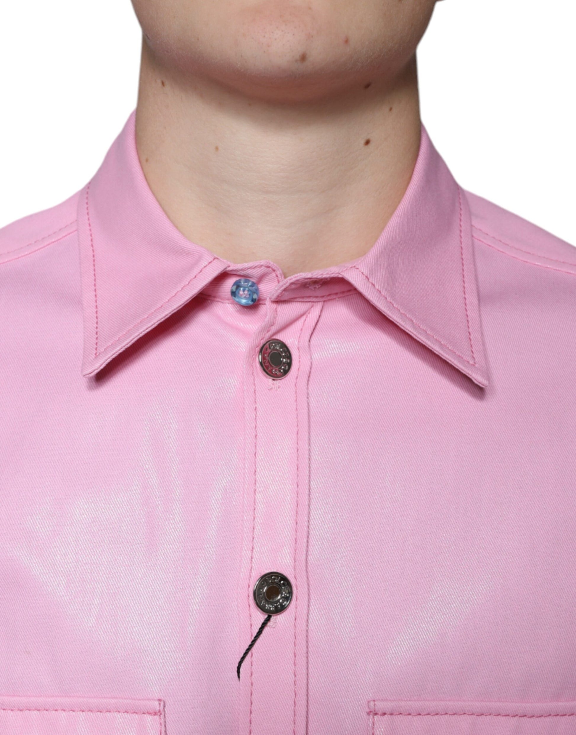 Camisa de algodón con cuello y botones en color rosa