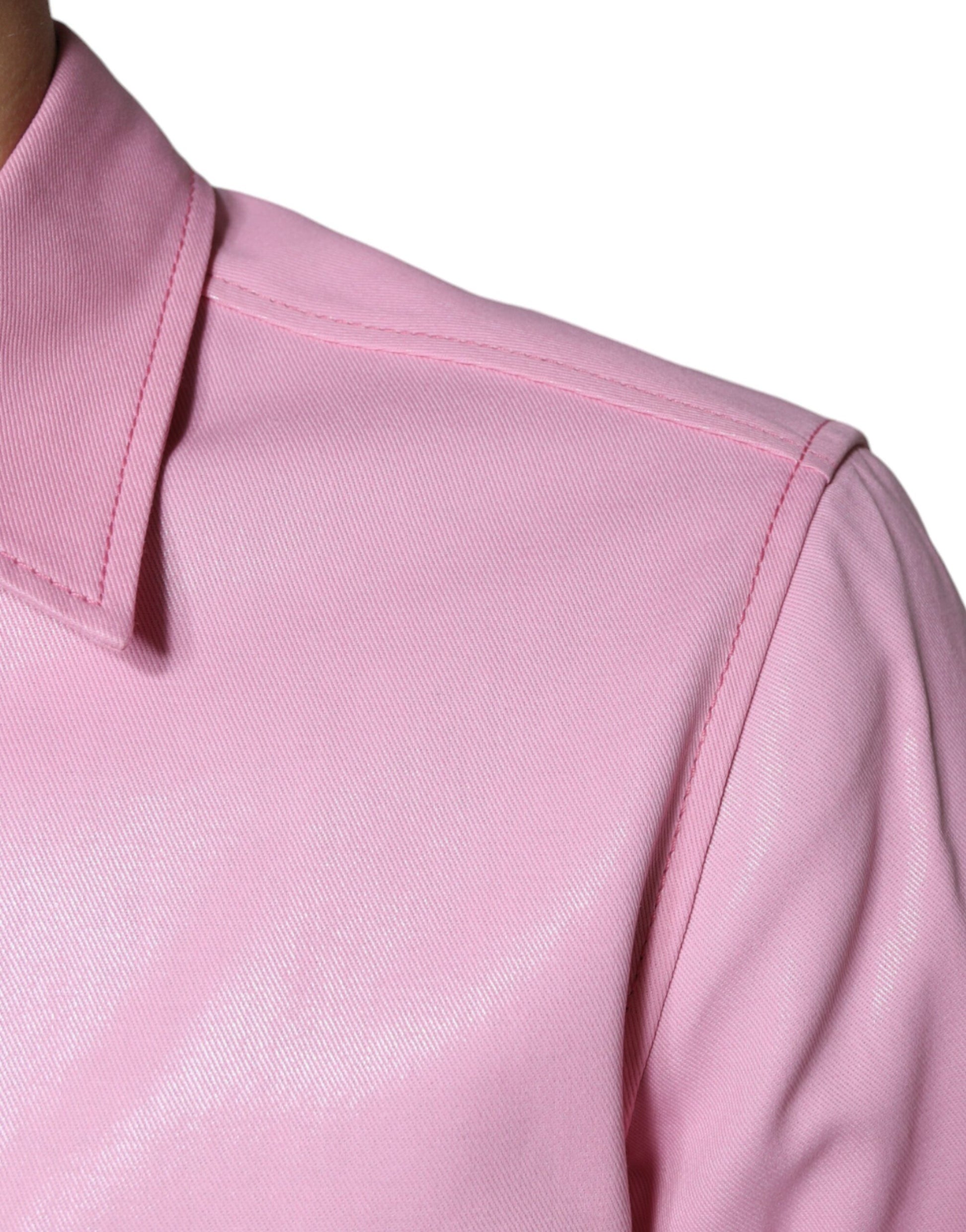 Camisa de algodón con cuello y botones en color rosa