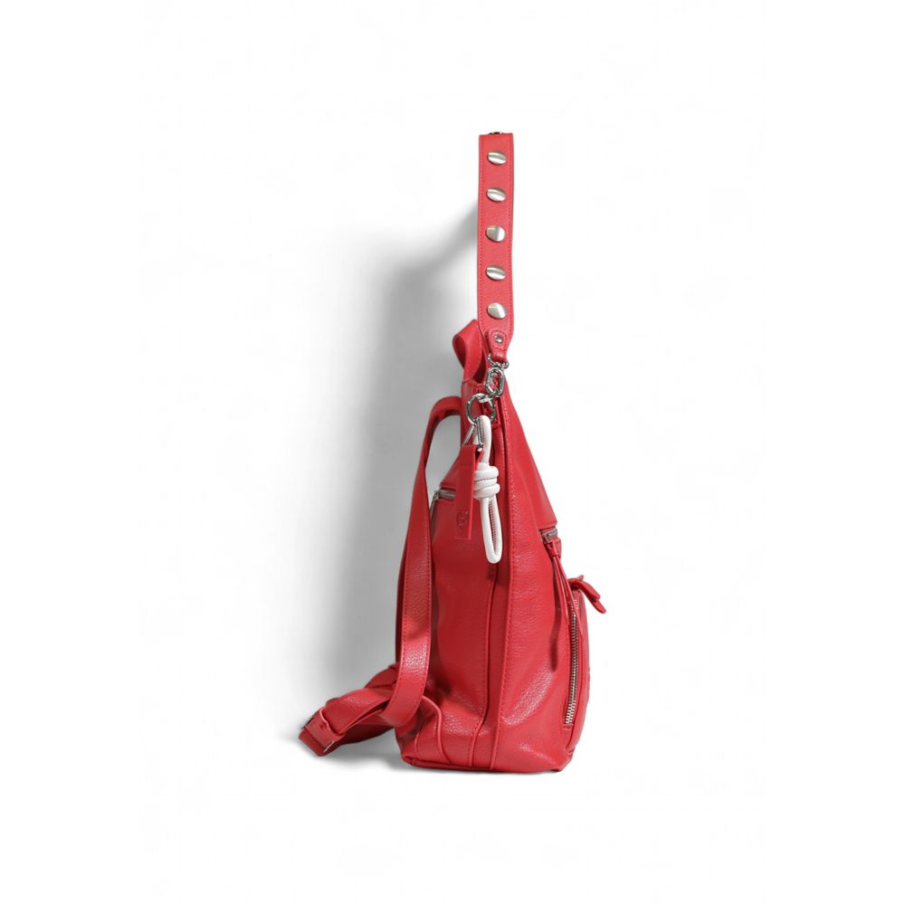 Roter Rucksack aus Polyethylen