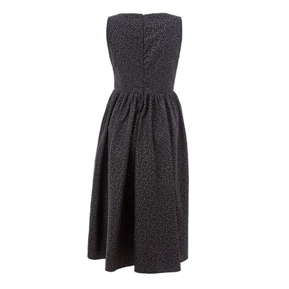 Elegante vestido negro de polietileno