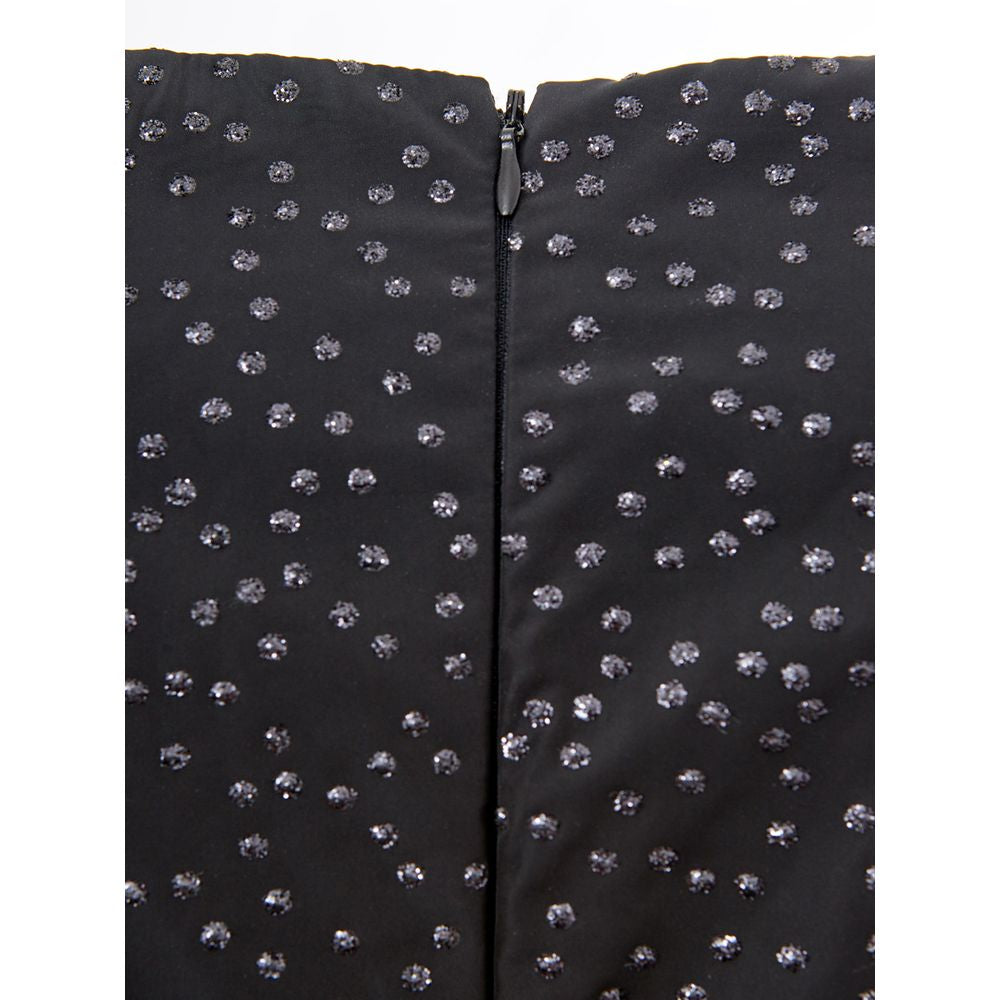 Elegante vestido negro de polietileno