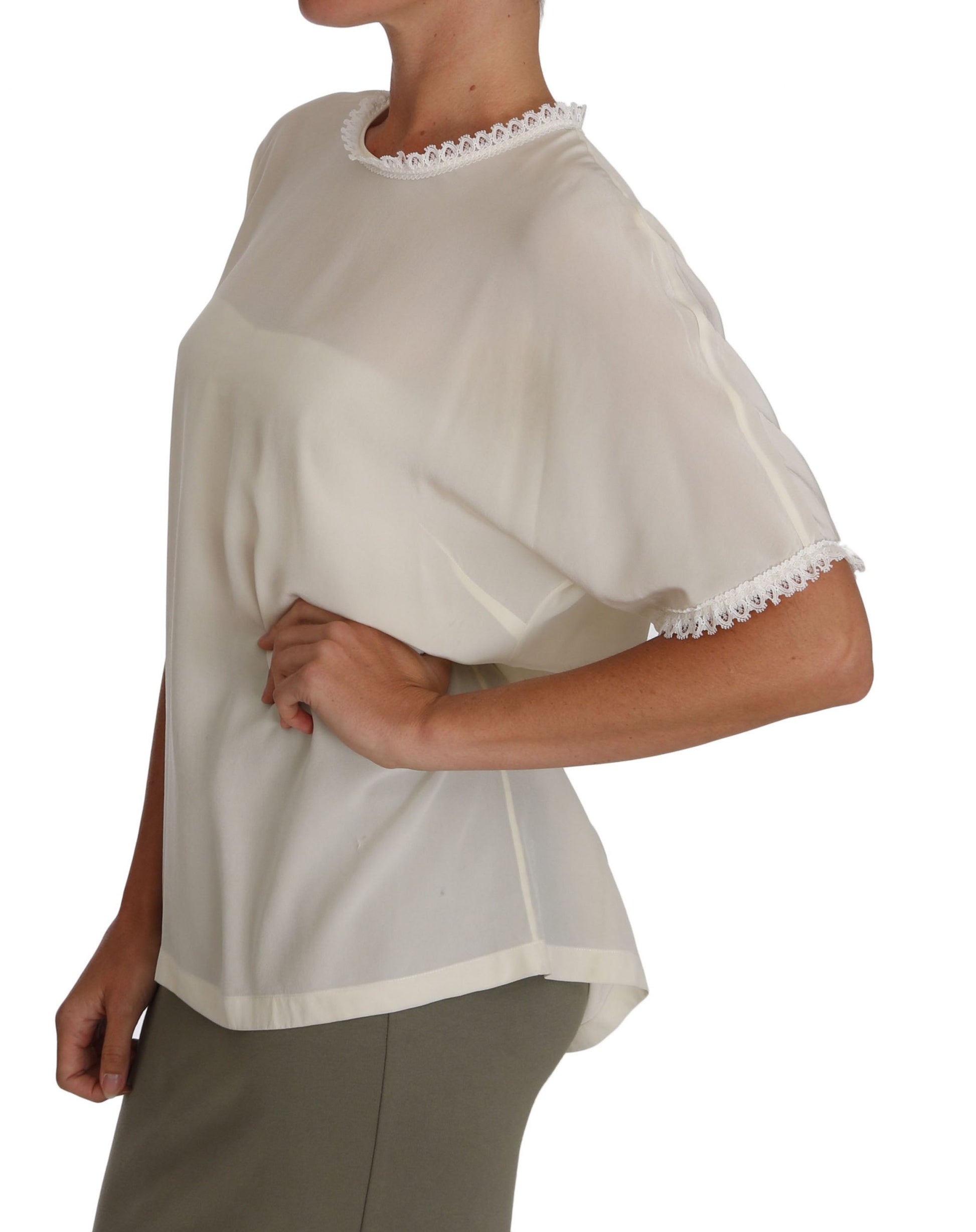 Blusa de seda color crema con detalles de encaje