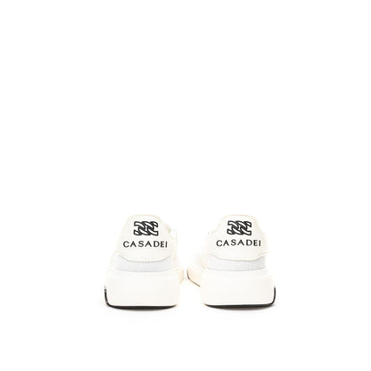 Elegantes zapatillas de piel blanca
